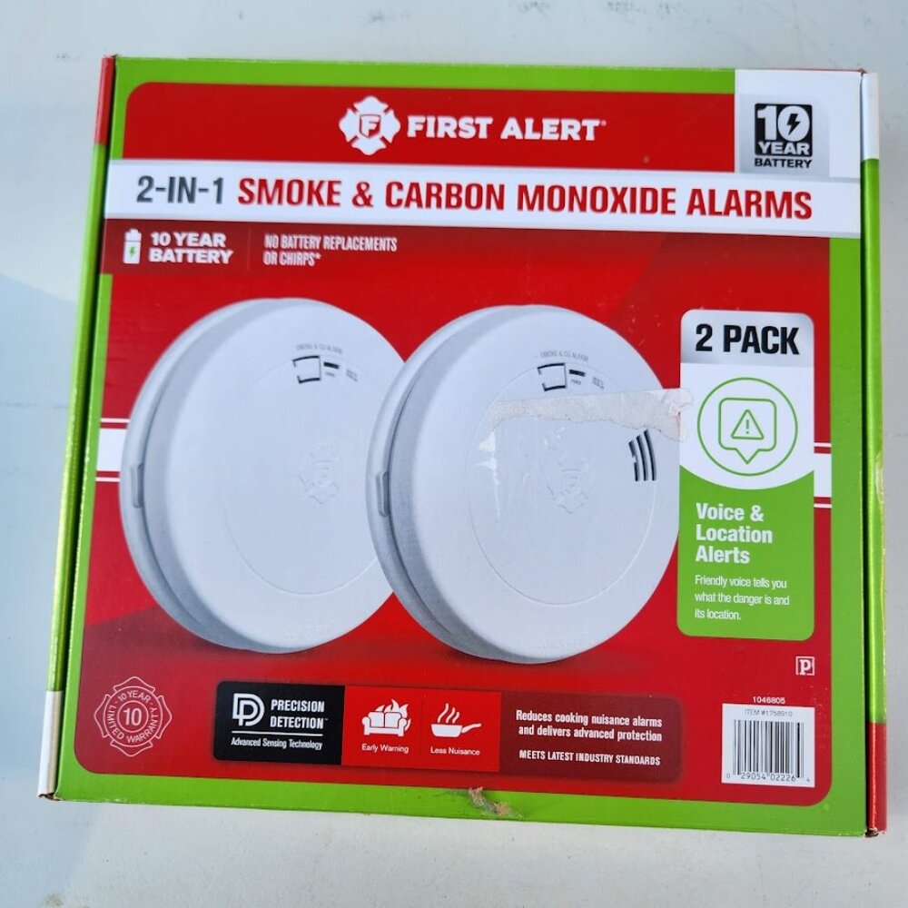 New First Alert 2 in 1 Smoke CO2 Carbon Monoxide Alarm Detector 1 PacK with Voic